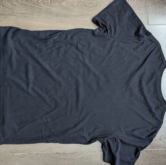 EUC Guess V-neck - Picture 2 of 6